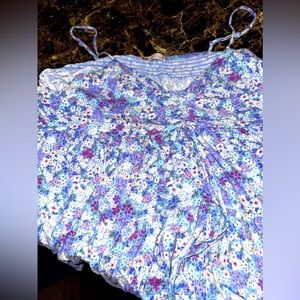 Juniors/ young women plus size floral top size 3x